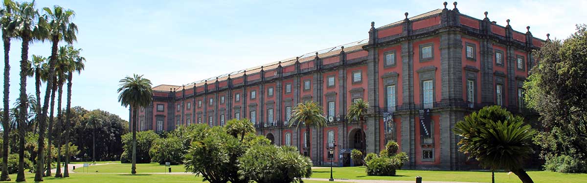 Außenansicht des Museo di Capodimonte und Park